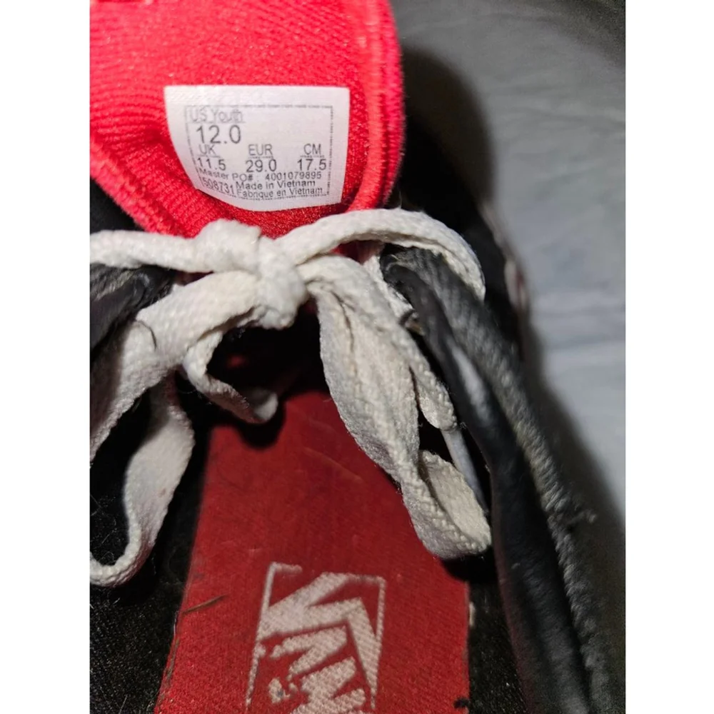 Vans Off the Wall Sneakers Boys size 12 Black White